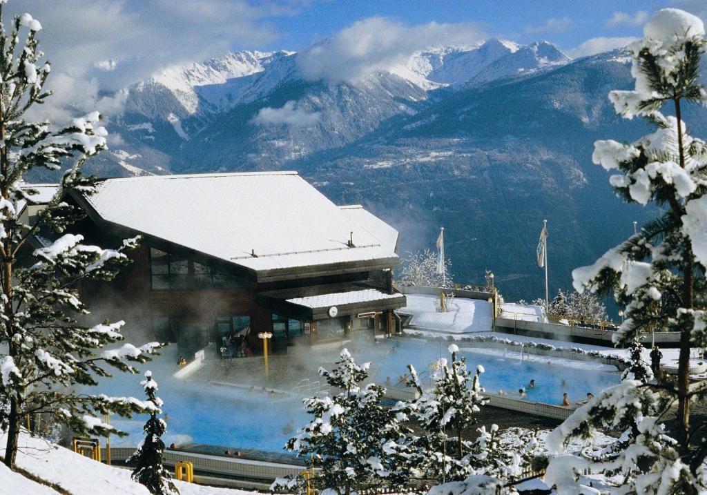 Hotel Les Bains D'Ovronnaz Exterior photo